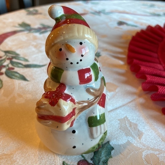 Ceramic Christmas Salt and Pepper Shakers Christmas Tree and Snowman - Picture 4 of 6